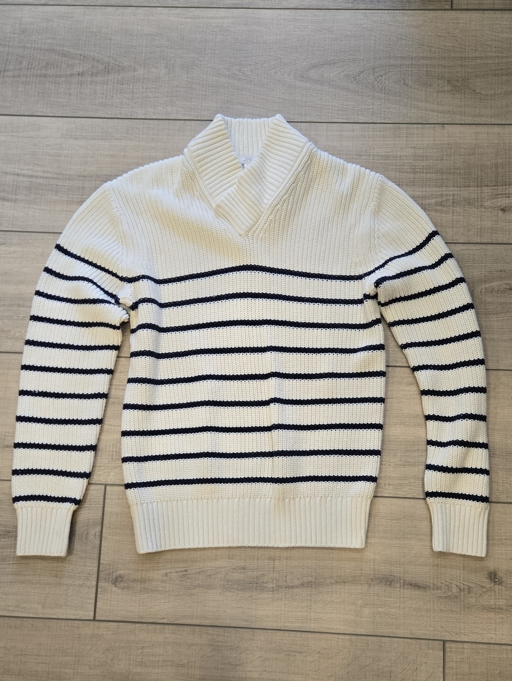 GAP Men's V-Neck Striped Sweater - Cream & Navy